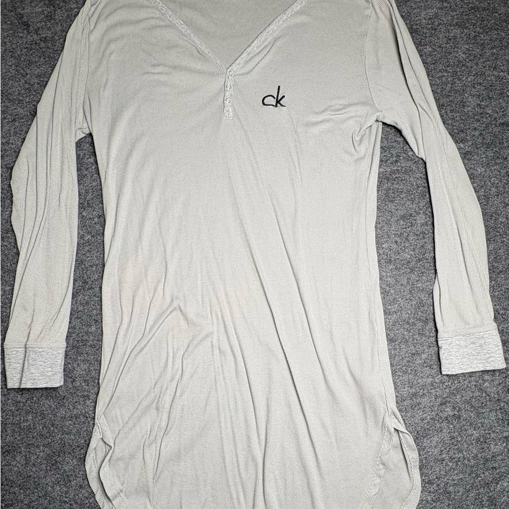 Calvin Klein Woman’s Gray Ribbed Pajama Top with Black CK Logo Size Medium